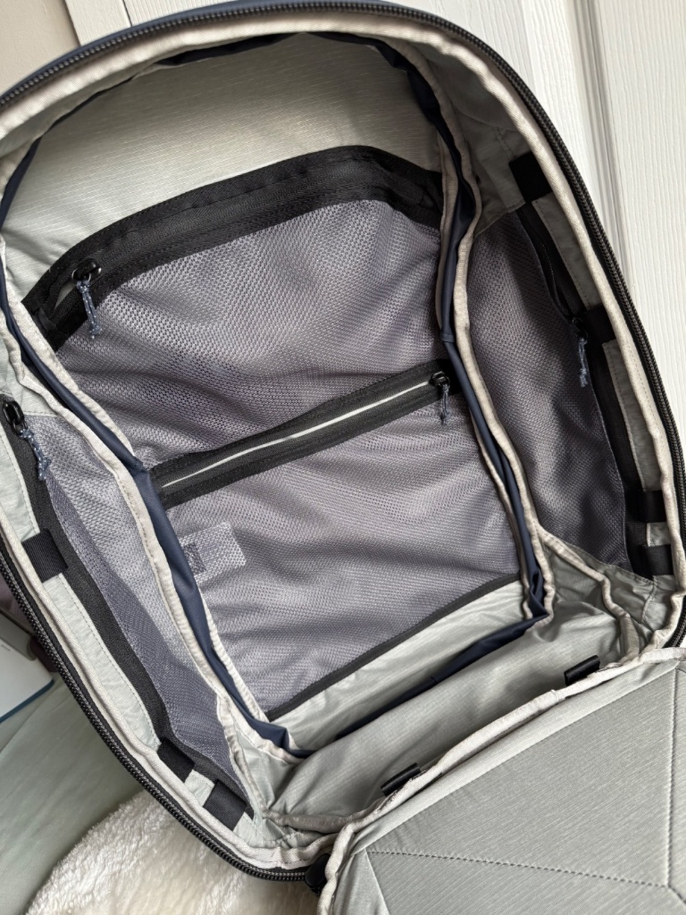 NWOT Peak Design 30L Travel Backpack - Midnight Blue - Picture 12 of 14